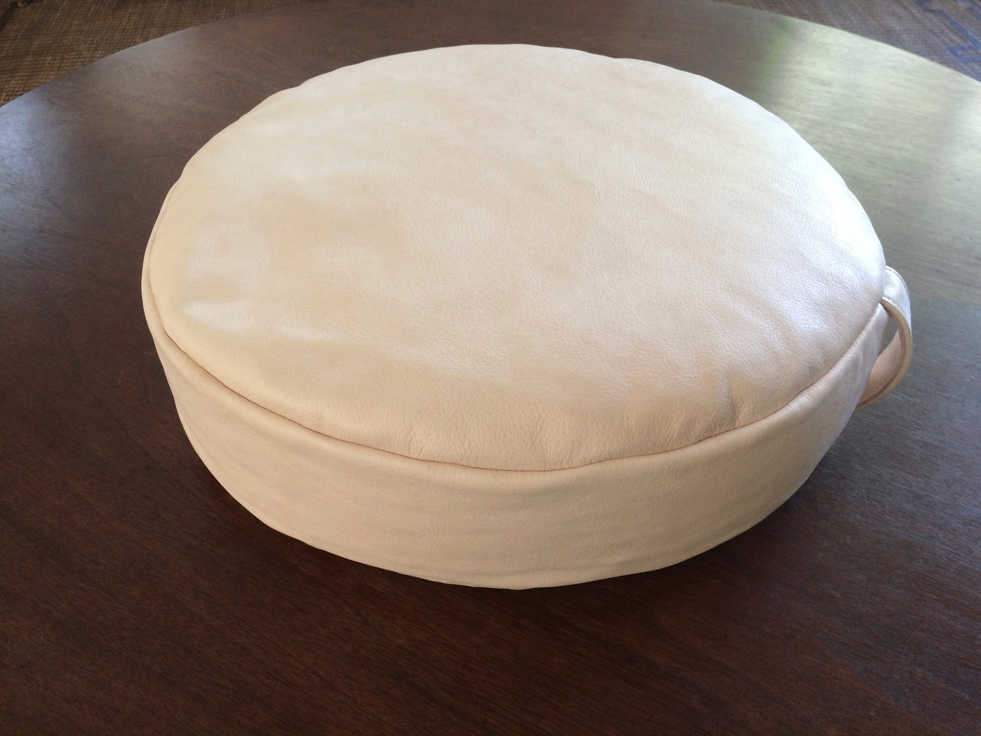 PEBBLE meditation cushion in nude leather